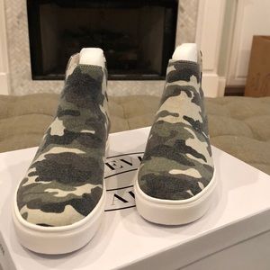 Steve Madden camouflage suede wedge sneaker. NEW